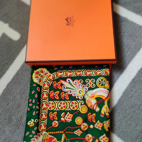 Hermes silk scarf - Picture 4 of 5